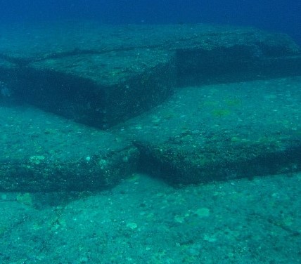 【オーパーツ】与那国島の海底にひっそりたたずむ古代遺跡「与那国島海底遺跡」